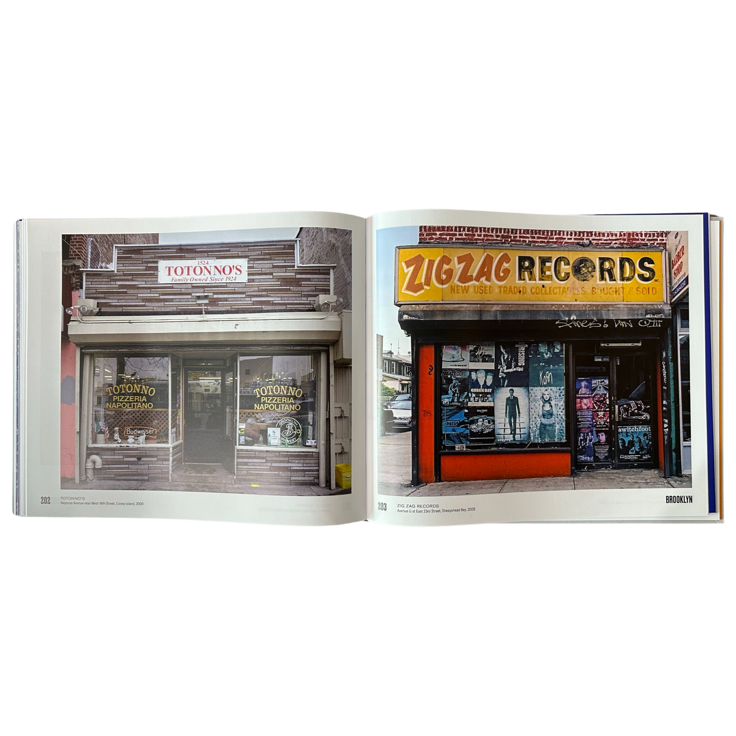 Store Front NYC : Photographs of The City's Independent Shops